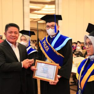 Foto: Herman Deru dalam Acara Wisuda Politeknik Akamigas Palembang (grahanusantara)